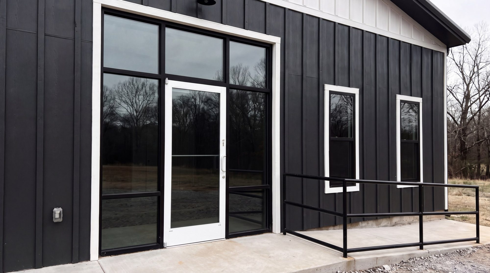 Black steel, glass and daylight at the entry
